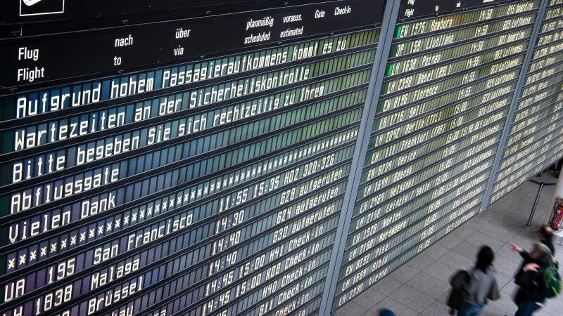 Ein 40-jähriger Pole zeigte am Dienstagmorgen im Terminal 2 am Flughafen München den Hitlergruß. (Symbolbild)