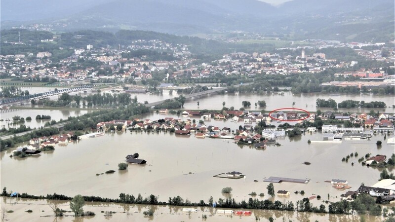Ganz Fischerdorf (bei Deggendorf) stand 2013 unter Wasser. In der Folge schmiedete die Politik Pläne, wie der Hochwasserschutz in der Region deutlich verbessert werden kann.