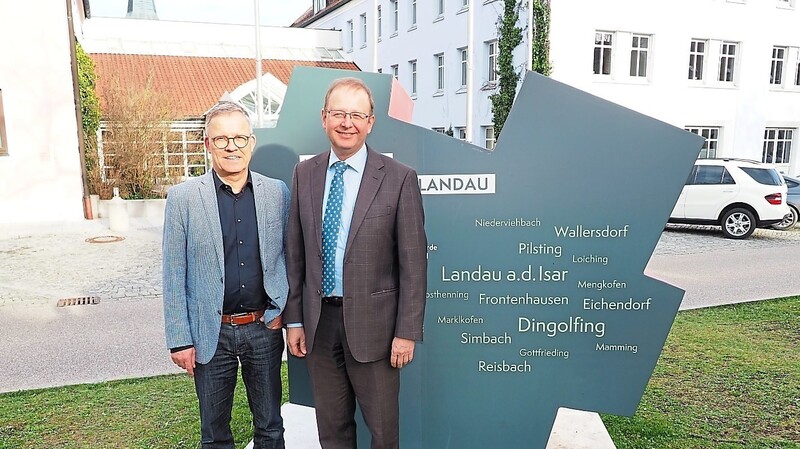 Dr. Christoph Zimmer von BPV Consult GmbH berichtete über die Donauwaldstudie, während Dr. Christoph Häusler die Vorgehensweise zum D-Ticket im Landkreis in Zusammenarbeit mit dem LAVV vorstellte.