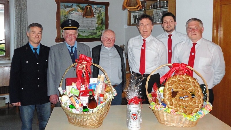 Die Vertreter der Ortsvereine gratulierten Rudi Aschenbrenner zum Geburtstag und dankten ihm für seine langjährige Vereinstreue.