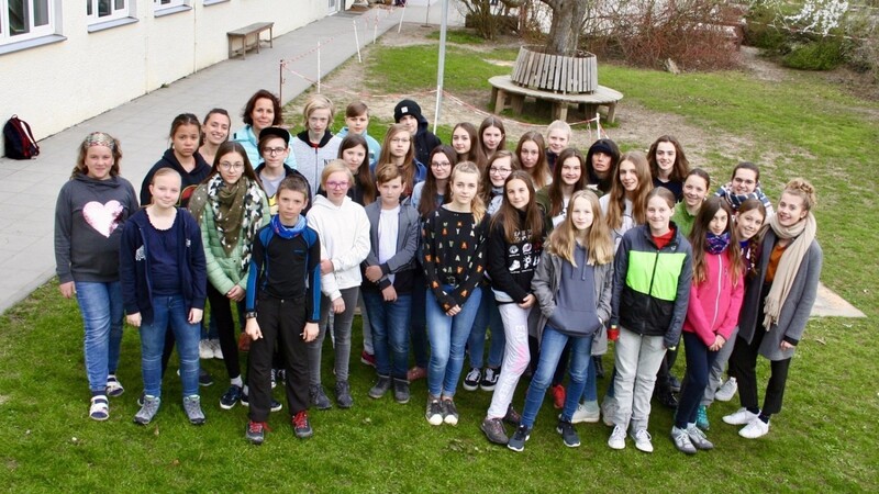 Die Montessori-Schüler mit ihren tschechischen Freunden aus Prag.