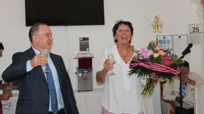In bester Laune zeigte sich Pro-Seniore-Geschäftsleiter Jochen Adam und die scheidende Heimleiterin Ursula Schmeling.
