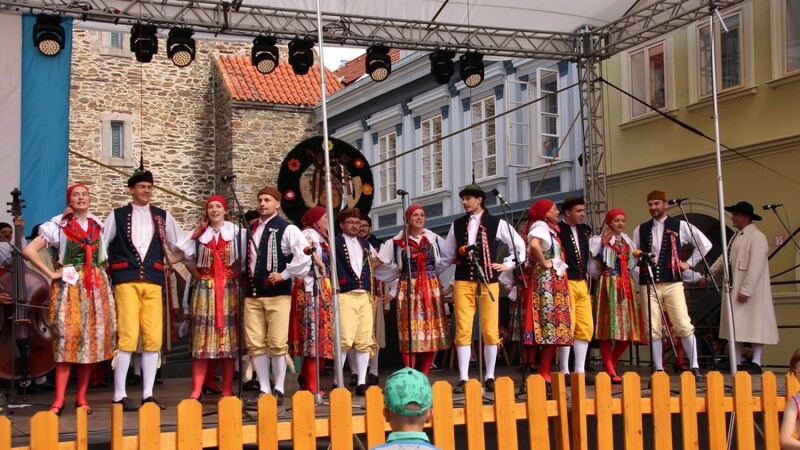 Folklore prägt das Chodenfest in Domazlice.