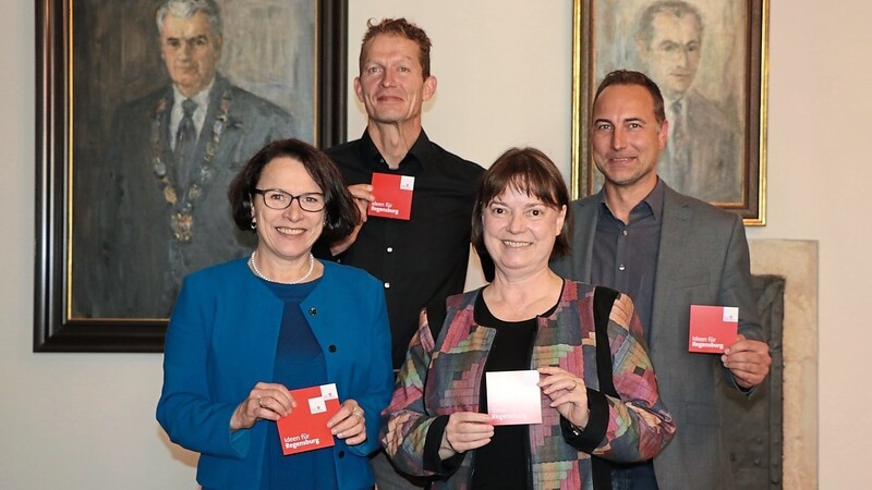 Gertrud Maltz-Schwarzfischer (v. l.), Hans Dietrich Krätschell, Planungsreferentin Christine Schimpfermann und Andreas Burr stellten die Kampagne zur Öffentlichkeitsbeteiligung vor.