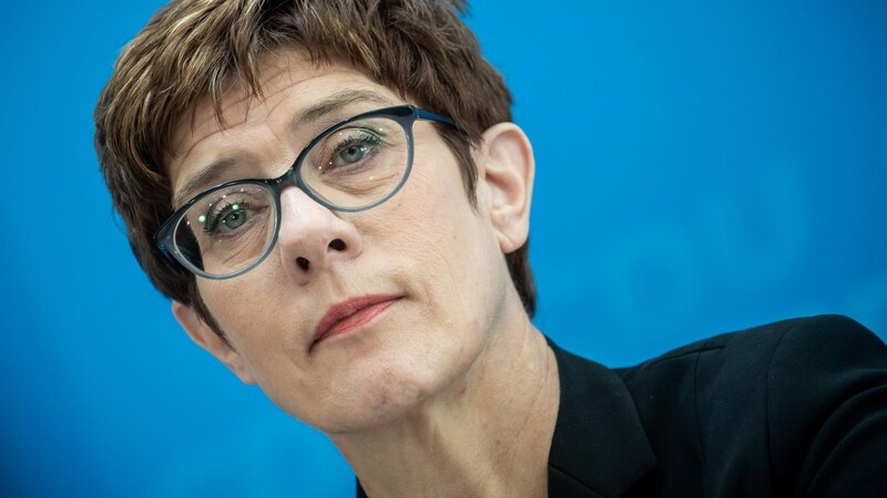 Annegret Kramp-Karrenbauer wird überraschend neue Verteidigungsministerin.