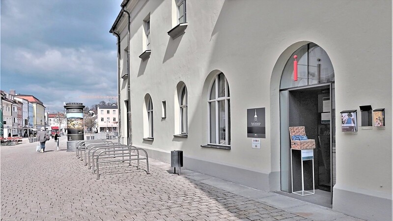 Die Deggendorfer Tourist-Info ist im Alten Rathaus zentral in der Stadtmitte untergebracht.