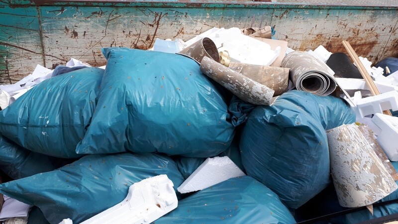 Die Viechtacher Polizei beschäftigen zwei Fälle von illegaler Müllablagerung. (Symbolbild)