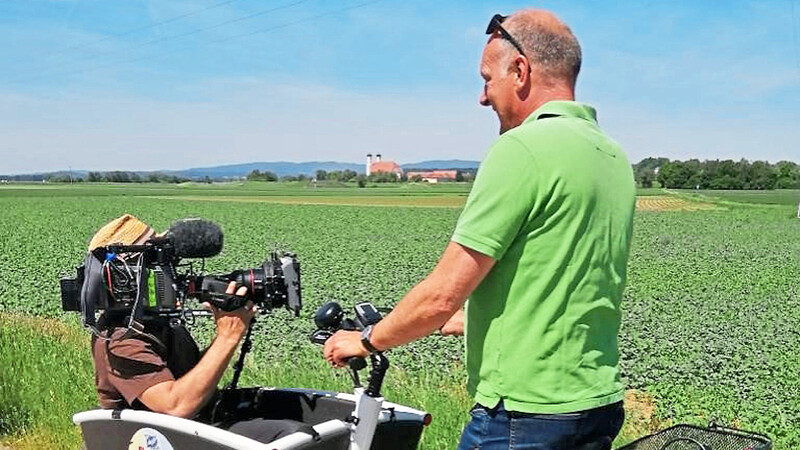 Ein Kameramann des Bayerischen Rundfunks filmte Alexander Baldus. Ihm gehört der barrierefreie E-Bike-Verleih.