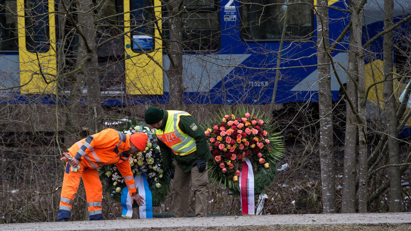 Bei einem schweren Zugunglück in der Nähe von Bad Aibling sind am Dienstagmorgen mehrere Menschen ums Leben gekommen.