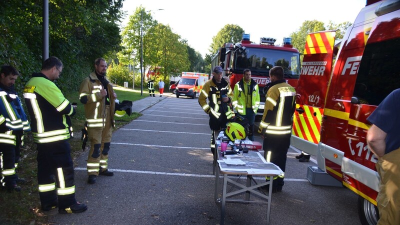 Auffälliger Chlorgeruch hat am Mittwochmorgen einen Feuerwehreinsatz im Mallersdorfer Freibad ausgelöst.