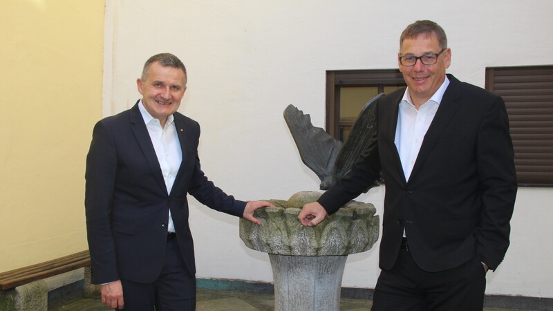 Präsentierten die stolze Jahresbilanz für 2019: Kreisverbandsvorsitzender Rainer Haas von den Volks- und Raiffeisenbanken der Region Straubing-Bogen (links) und sein Stellvertreter Edmund Wanner.