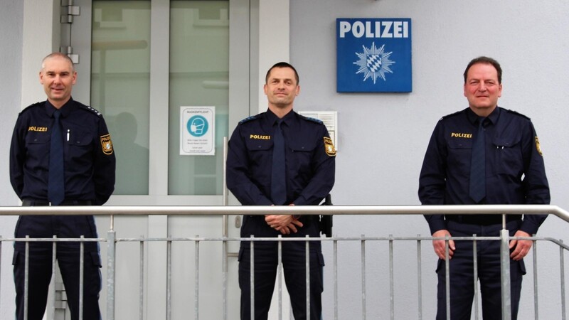 Polizeichef Stephan Gürster, Denny Ihling und Christian Hiergeist (von links) stellten die Verkehr- und Unfallstatistik des Jahres 2021 vor.