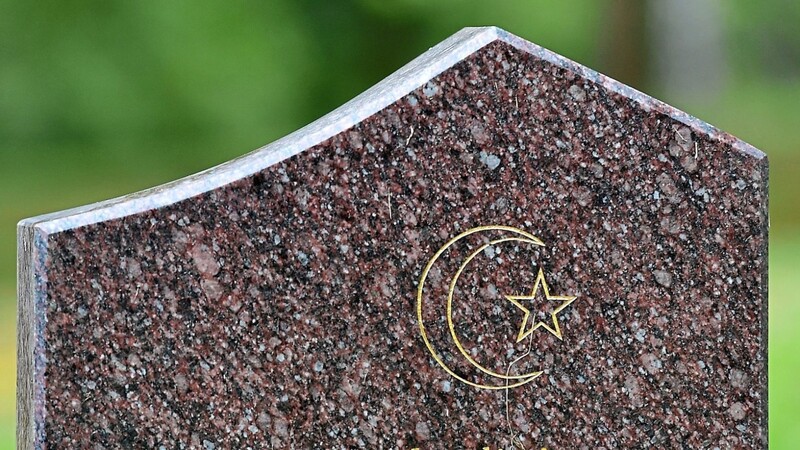 Die Aufhebung der Sargpflicht ist ein erster Schritt - aber die muslimischen Mitbürger bräuchten auch einen eigenen Friedhof.