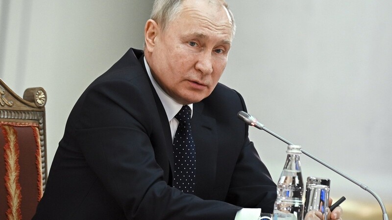 Tatsächlich befindet sich Russland unter der Herrschaft des früheren KGB-Spions Putin auf dem Weg in die Vergangenheit.
