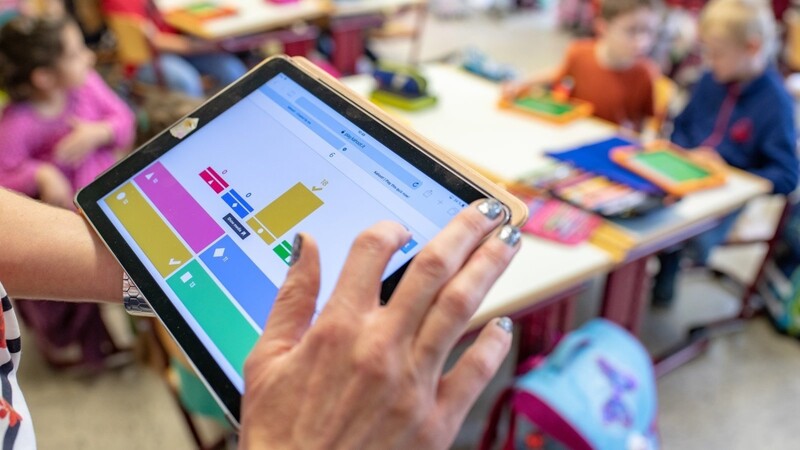Rund 480 Laptops und 250 Tablets werden für die staatlichen Schulen in der Stadt über das "Sonderbudget Leihgeräte" angeschafft. Dafür werden rund 400 000 Euro ausgegeben.