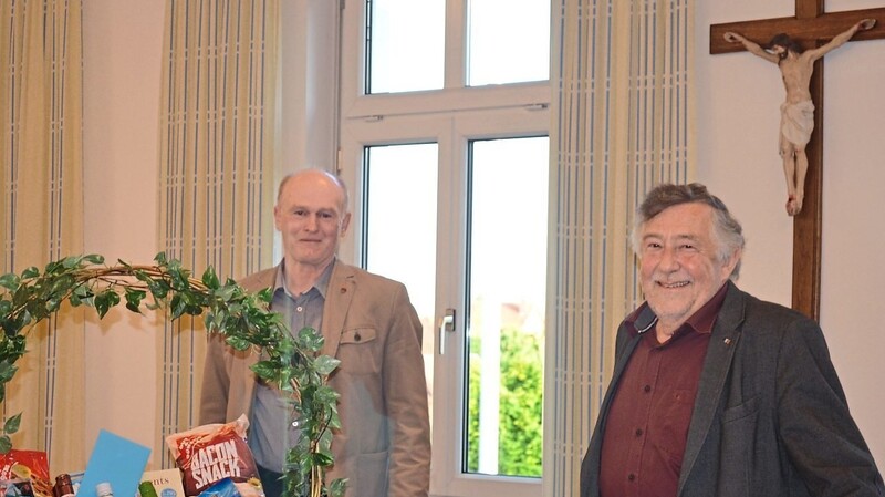 Der neue Gemeinschaftsvorsitzende der VG Moos, Buchhofens Bürgermeister Josef Friedberger verabschiedete seinen Vorgänger Hans Jäger.