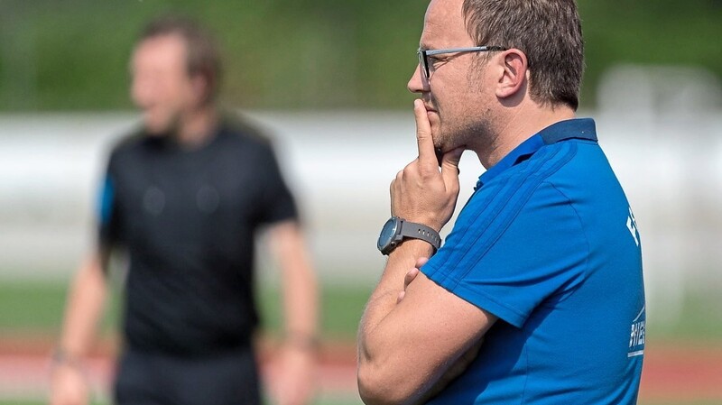 Gibt in Dingolfinger weiter den Ton an: FCD-Trainer Florian Baumgartl.