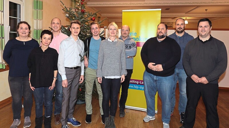 Die Kandidaten der Kreistagsliste der FDP mit Sascha Perkuhn, der auch als Landratskandidat antritt.