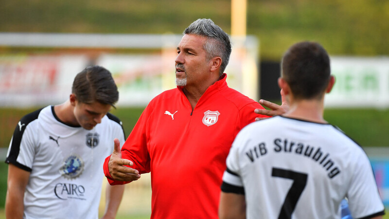 Noch ohne Pflichtspiel, aber bereits in seiner zweiten Vorbereitung als Trainer des VfB Straubing: Stefan Wagner.