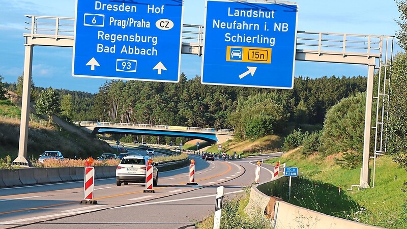 Seit Juli laufenden Vorarbeiten für die Erneuerung der A93 zwischen Regensburg-Süd und Dreieck Saalhaupt (Bild). Dabei zeigte sich, dass sich der Zustand der Dammböschungen schneller verschlechtert als erwartet.