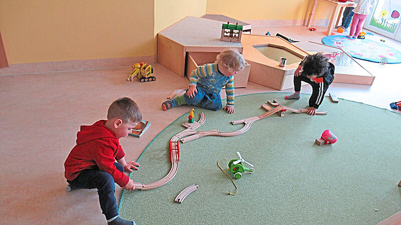 In den Kitas im Landkreis Landshut steigt der Bedarf für Notbetreuungsplätze seit Anfang des Jahres. In der Kinderkrippe "Lummerland" in Asenkofen (Foto) nutzen rund 50 Prozent der Kinder das Angebot.