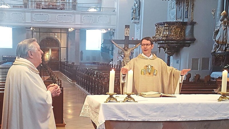 Pfarrer Dieter Zinecker (rechts) verlässt im Sommer die Pfarrei Sankt Jakob in Richtung Straubing.