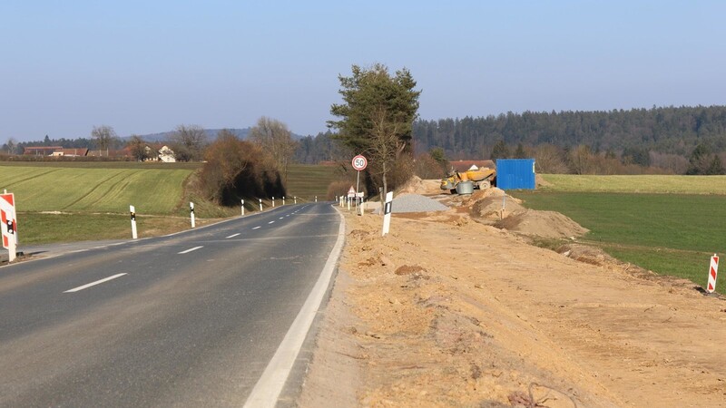 Auf einer Strecke von 3,79 Kilometern entsteht zwischen Walderbach und Neubäu am See ein neuer Radweg. Die Fertigstellung des interkommunalen Projekts ist für Mitte des Jahres geplant.