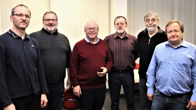 Der Vorstand des Schachclubs: (v. l.) Lutz Theumer, Roland Stangl, Johann May, Dietmar Brezina, Wolfgang Schütz und Andreas Baron.