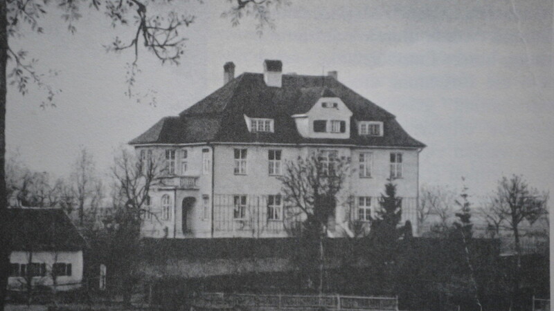 So sah das Bezirkskrankenhaus im Jahr 1933 aus. Es wurde um- und angebaut und dient heute als Asylbewerberheim.
