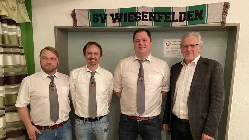 Schmidhuber, Biendl, Beemer mit Bürgermeister Drexler (von links).