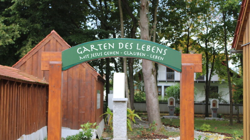Eingangsbogen zum "Garten des Lebens".