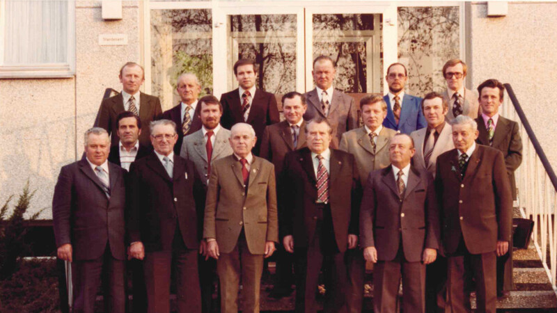 Der Gemeinderat von 1972 bis 1978 in der neuen Großgemeinde mit dem neuen Bürgermeister Johann Spielbauer (vorne Vierter von links). Foto: Archiv der Gemeinde Mengkofen