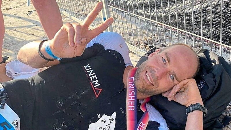 Geschafft! Aber nach dem Zieleinlauf in Mallorca weiß Andreas Aschenbrenner noch nicht, dass er zum dritten Mal das Ticket für die "Ironman World Championship Hawaii" gelöst hat.