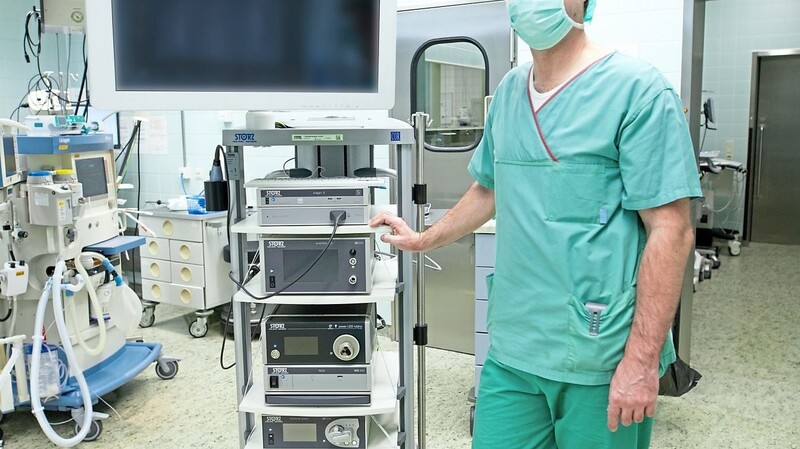 Der neue Laparoskopieturm am Mainburger Krankenhaus ermöglicht hochqualitative Darmoperationen.