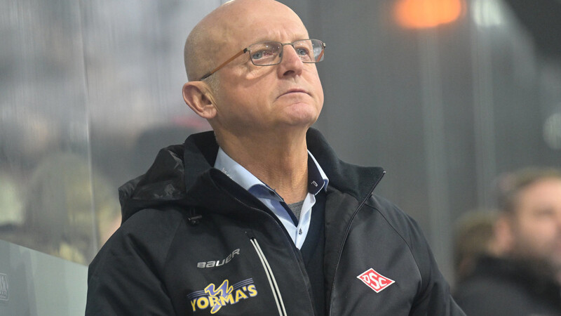 Hat beim DSC um eine weitere Spielzeit verlängert: Trainer Jiri Ehrenberger.