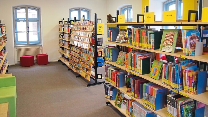 Die Gemeindebücherei ist zwar geschlossen; das Leseangebot kann man aber dennoch nutzen.