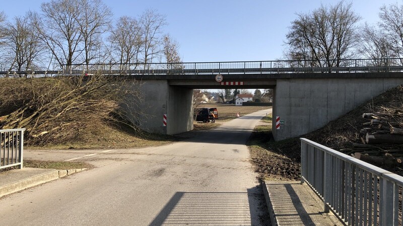 Die beiden Brücken an der B 388 bei Mariaberg und Ruprechtsberg südlich von Vilsbiburg werden erneuert.