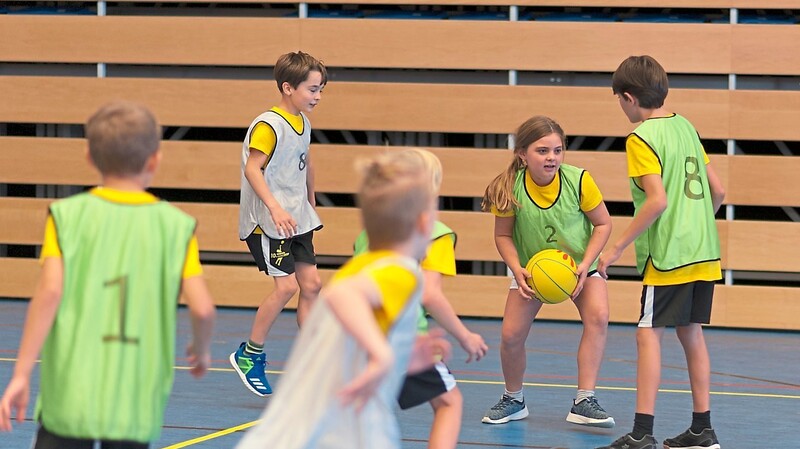 100 Kinder nahmen am Mareis-Junior-Basketballcamp teil.