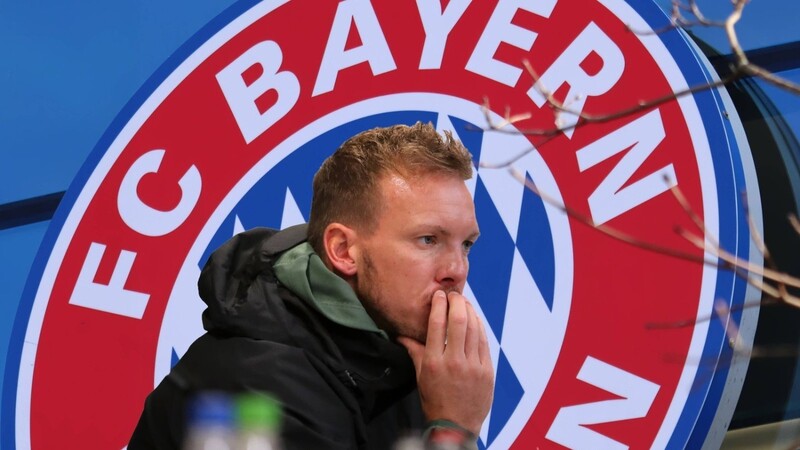 Präsentierte sich zuletzt äußerst nachdenklich: Bayern-Trainer Nagelsmann. Das Verhältnis zwischen dem Coach und dem deutschen Rekordmeister ist der Bild zufolge offenbar schon auf eine Zerreißprobe gestellt.