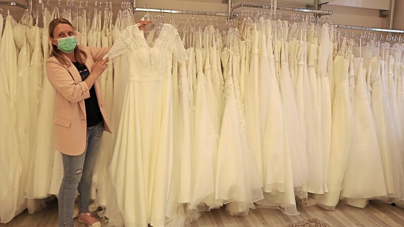 Diana Fischer von Fischer Fashion hat eine große Auswahl an Brautkleidern.
