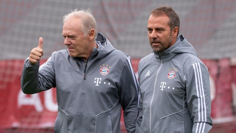 Der Co-Trainer und sein Chef: Hermann Gerland (l) und Hansi Flick auf dem Trainingsplatz des FC Bayern München.