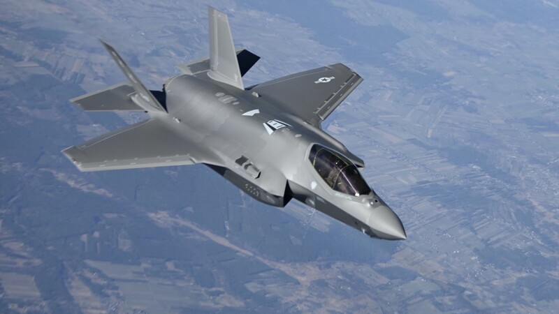Bis zu 35 Stück des modernsten Kampfjets der Welt, der F-35 Lightning II des US-amerikanischen Konzerns Lockheed Martin, sollen beschafft werden.