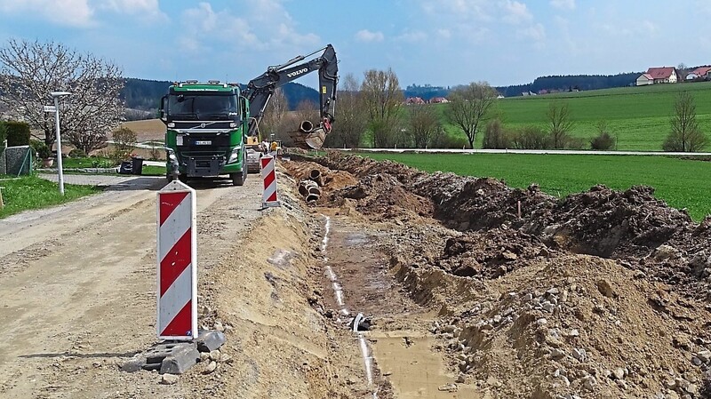Der Kanalbau der Straßenerneuerung in Heidenkam macht weiter Fortschritte