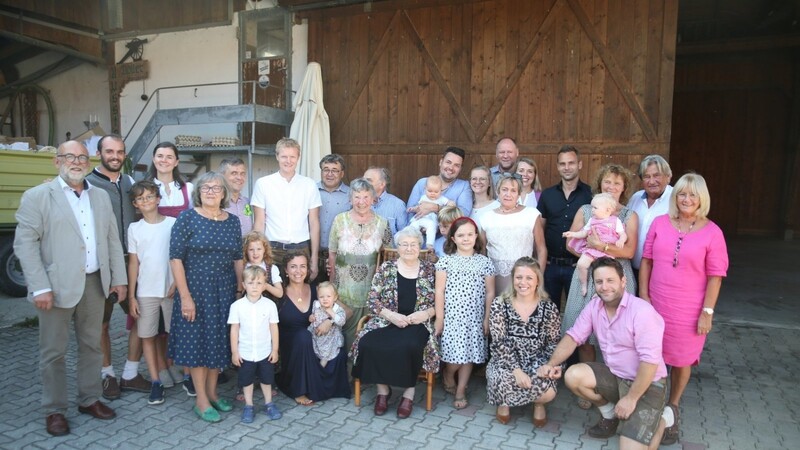 Im Kreise ihrer Familie und Freunde feierte Luise Spanner ihren 90. Geburtstag.