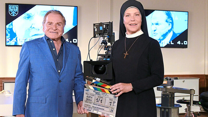 Fritz Wepper (Wolfgang Wöller) und Janina Hartwig (Schwester Hanna) stehen aktuell für die 20. Staffel der Serie "Um Himmels Willen" vor der Kamera.