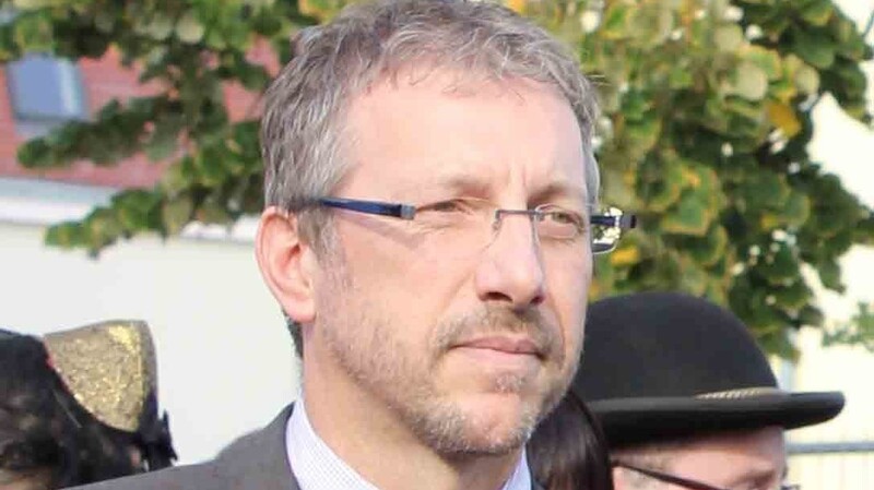 Franz Xaver Steininger, Bürgermeister von Zwiesel, wird des Amtes enthoben.