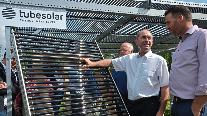Wirtschaftsminister Hubert Aiwanger hatte der Agri-Photovoltaik, speziell auch im Hopfengarten, bei seinem Besuch Ende August vergangenen Jahres in Neuhub eine große Zukunft vorausgesagt.