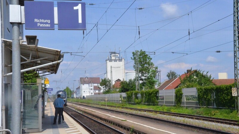 Vor allem auf dem Land würden sich viele einen enger getakteten Anschluss ans Bahnnetz wünschen. Ab 2024 könnte es im Großraum Regensburg deutlich besser laufen.
