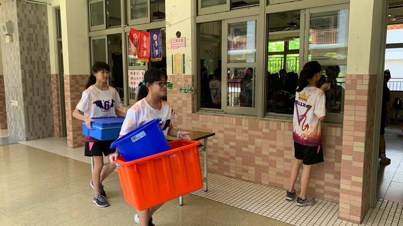 In Taiwan reinigen die Schüler ab der Grundschule bis zur 12. Klasse die Schule selbst.