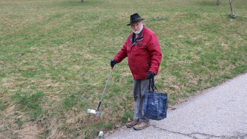 Er möchte, dass unsere Natur sauber bleibt. Siegfried Kandler sammelt seit Jahren ehrenamtlich den in der Natur herumliegenden Müll ein.
